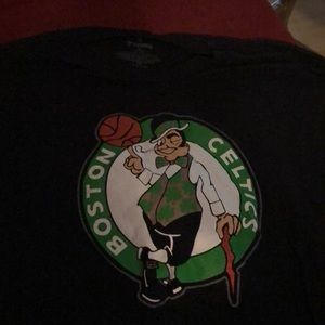 Men’s Boston Celtics XL long-sleeve shirt.